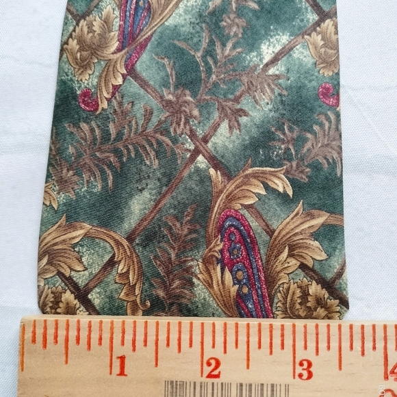 417 Van Heusen Silk Necktie Tie Vintage Filigree Green Gold Made in Mexico - Picture 6 of 7